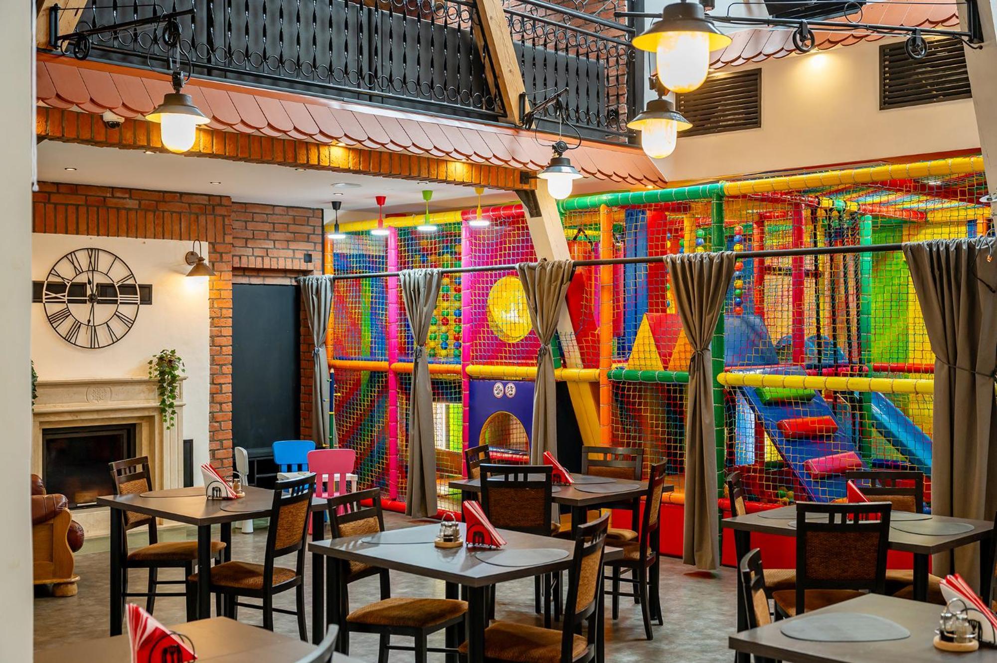 Hotel Dworski Galaktyczny Park Warzymice Esterno foto