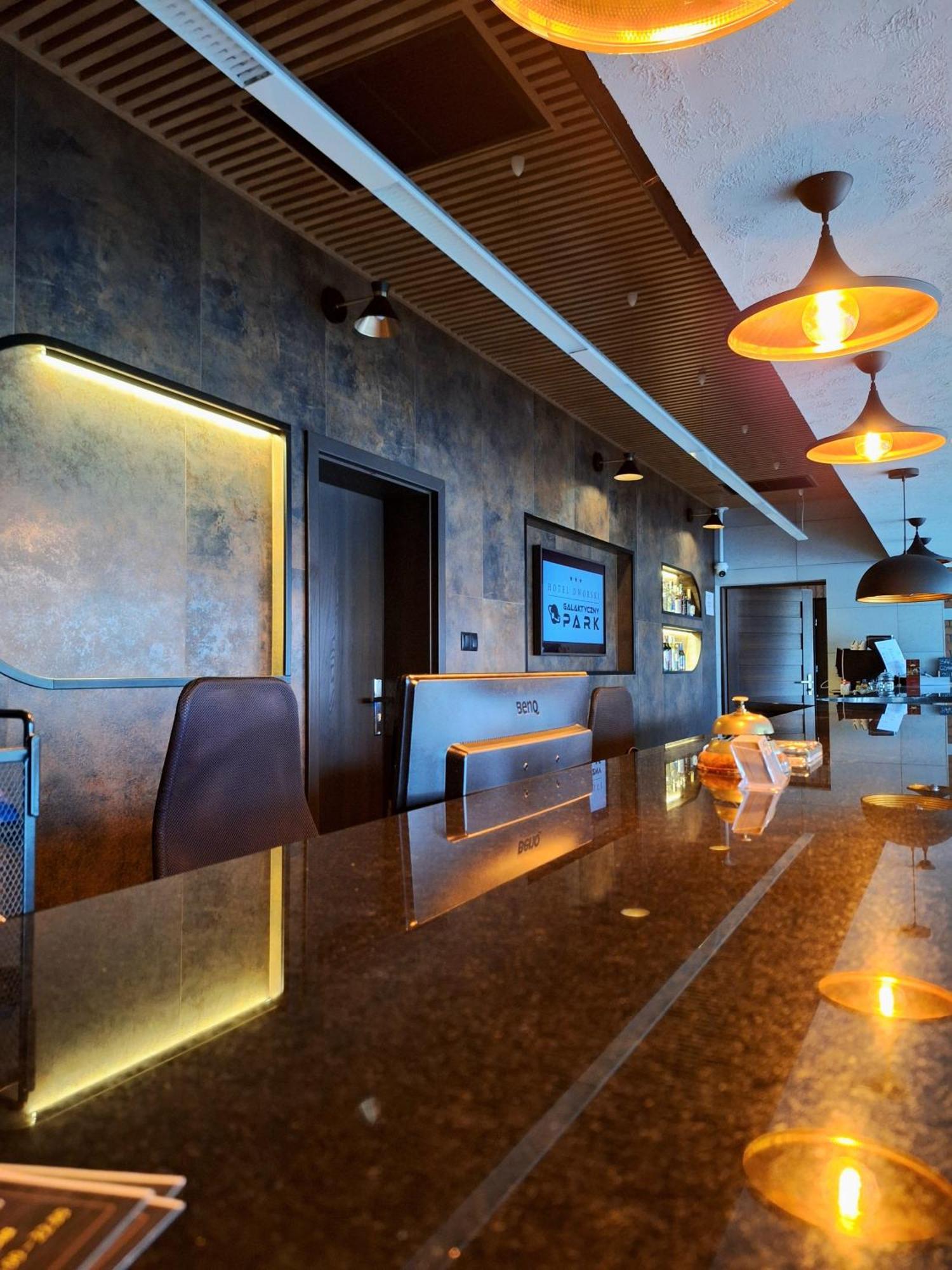 Hotel Dworski Galaktyczny Park Warzymice Esterno foto
