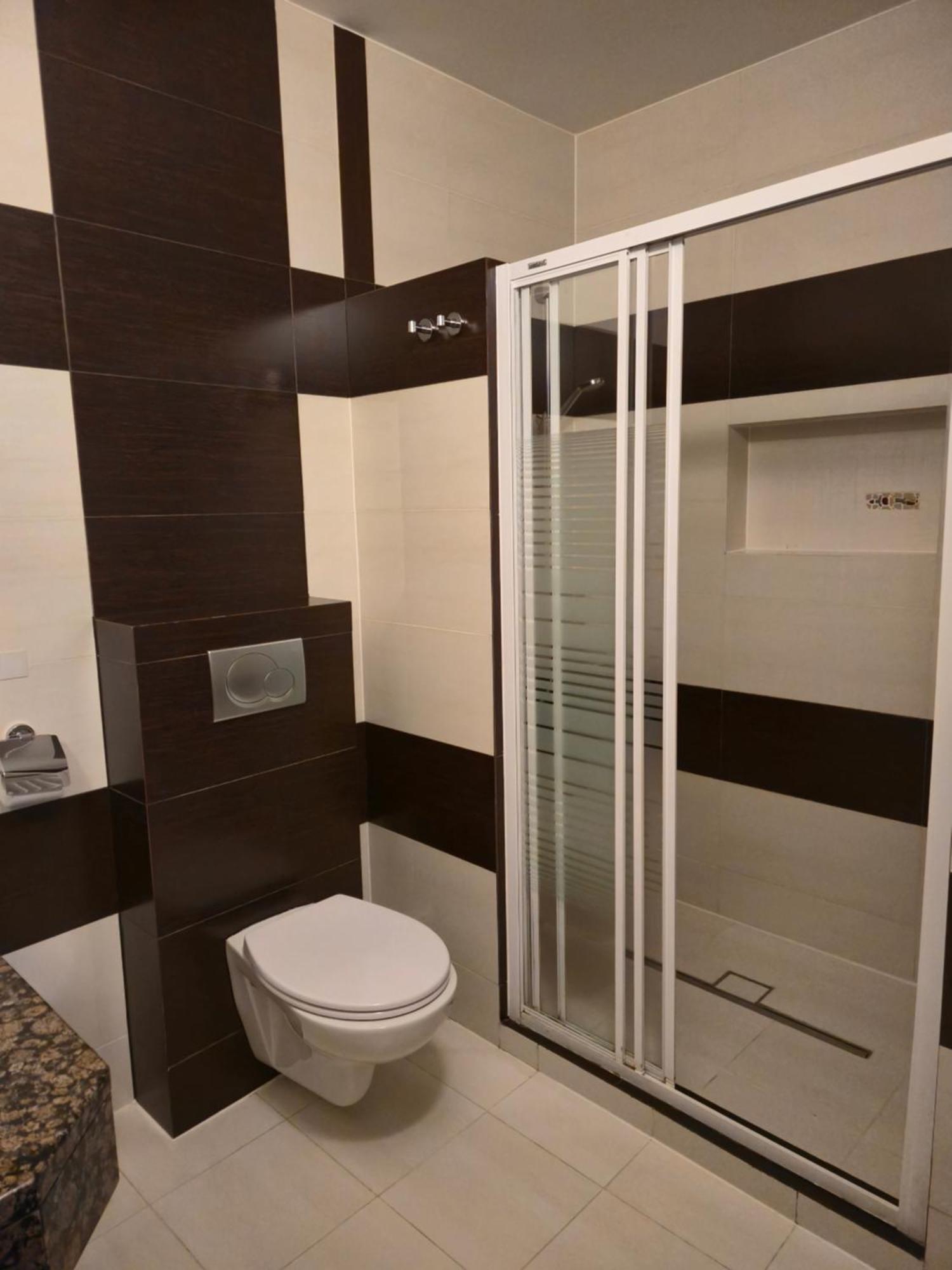Hotel Dworski Galaktyczny Park Warzymice Esterno foto