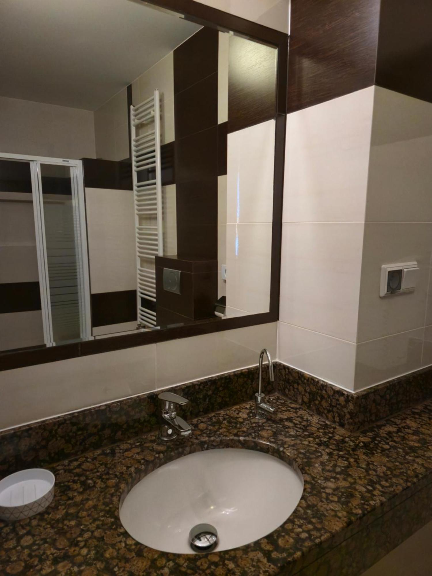 Hotel Dworski Galaktyczny Park Warzymice Esterno foto