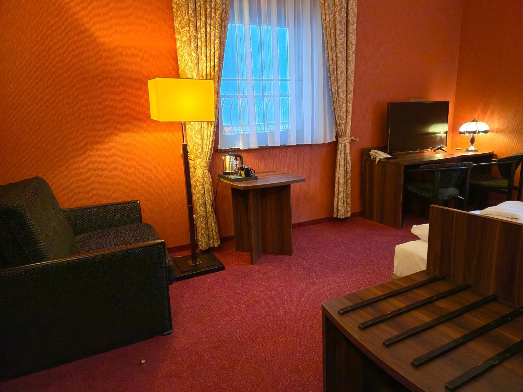 Hotel Dworski Galaktyczny Park Warzymice Esterno foto