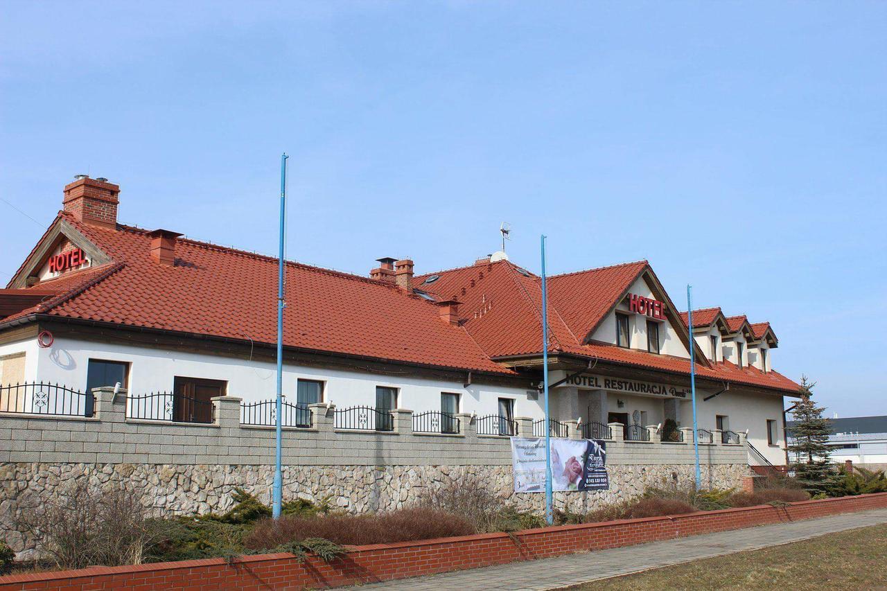 Hotel Dworski Galaktyczny Park Warzymice Esterno foto