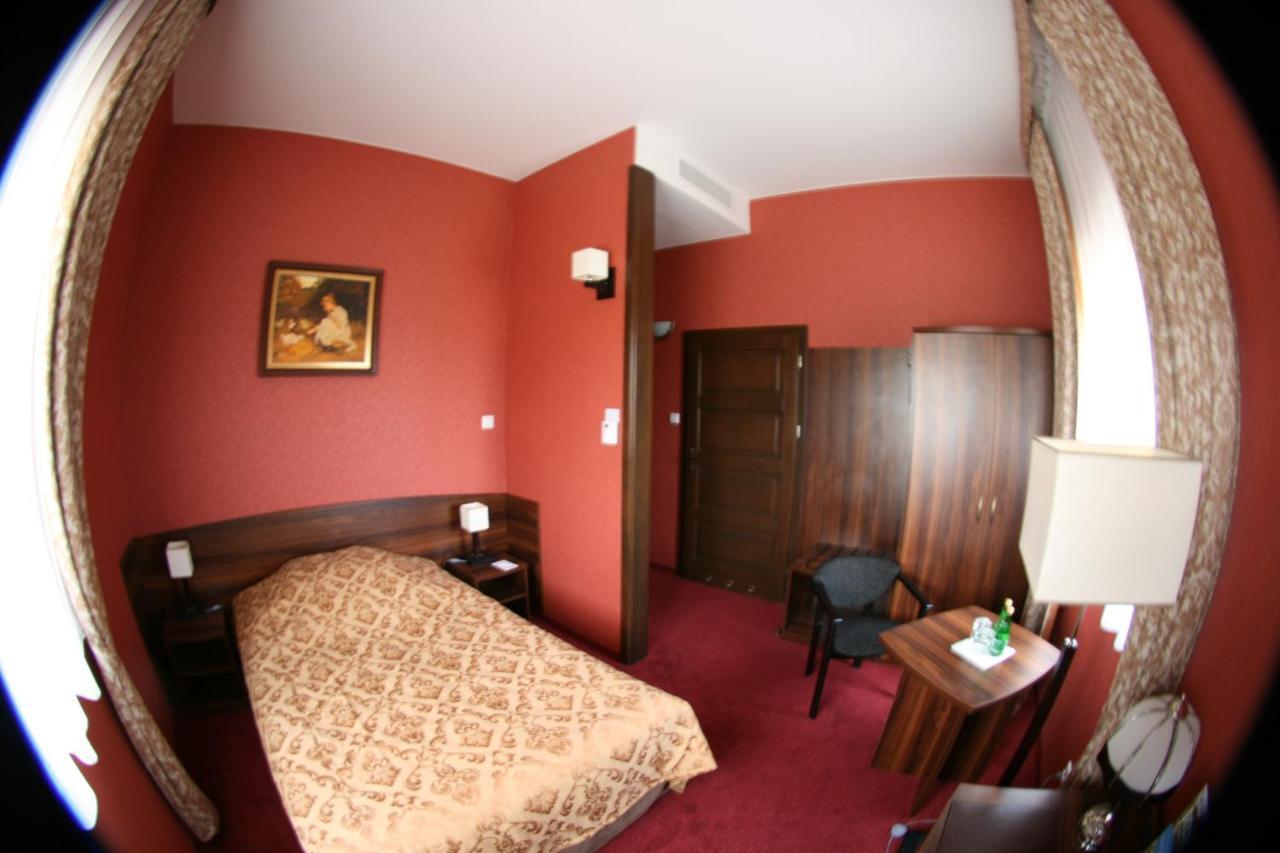 Hotel Dworski Galaktyczny Park Warzymice Camera foto