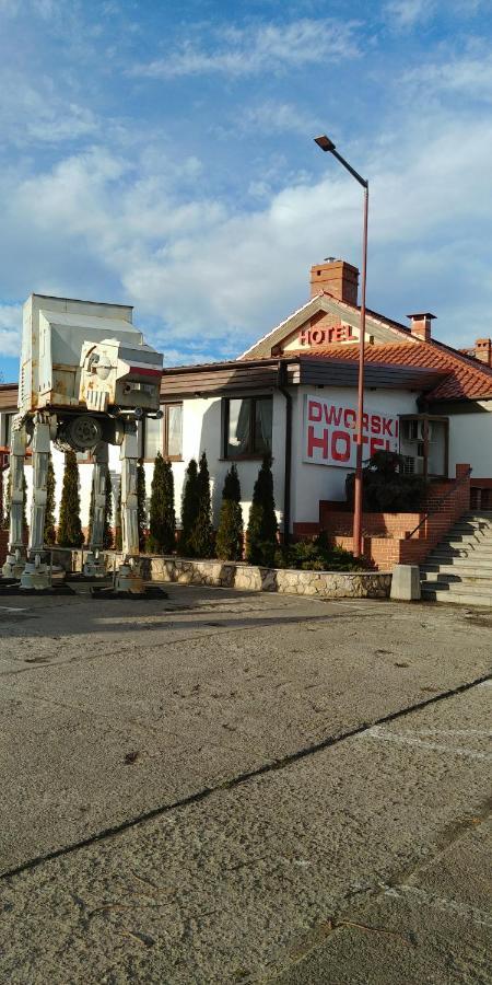 Hotel Dworski Galaktyczny Park Warzymice Esterno foto